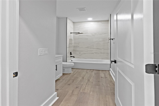 12444 SW 76th Ln, Dunnellon, FL 34432 - bathroom featuring vanity, shower / washtub combination, wood finished floors, and recessed lighting