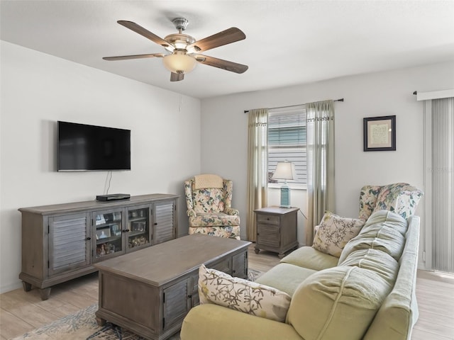 living room featuring light wood-style flooring and a ceiling fan