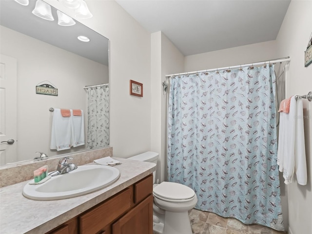 full bath with curtained shower, toilet, and vanity