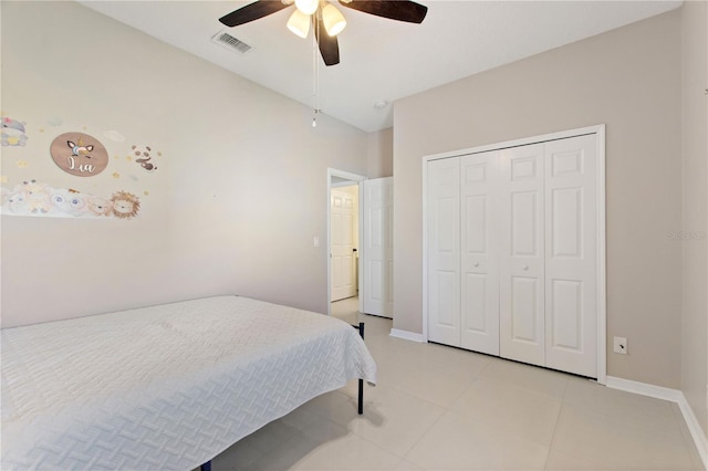 bedroom with a closet, visible vents, ceiling fan, and baseboards