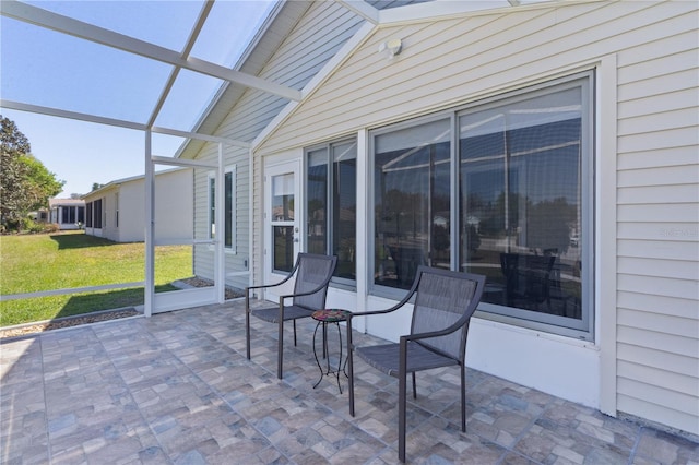 sunroom with lofted ceiling