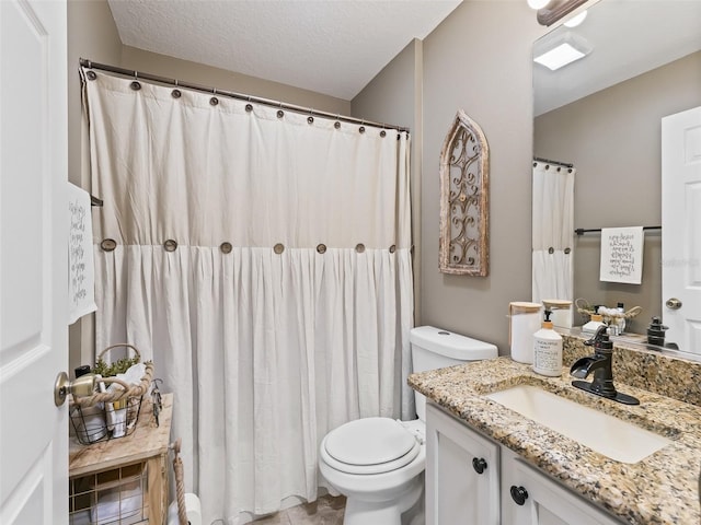 full bath with vanity, a shower with shower curtain, toilet, and a textured ceiling