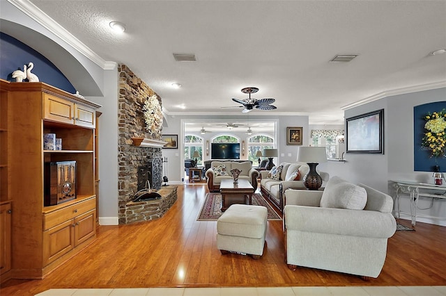 living area with visible vents and ornamental molding