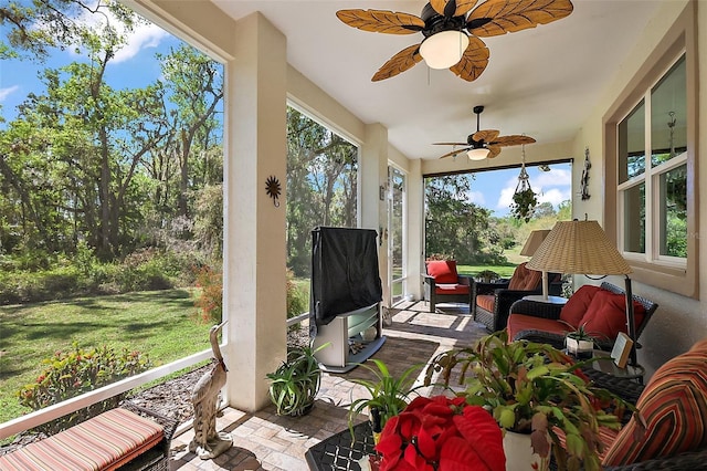 sunroom with ceiling fan