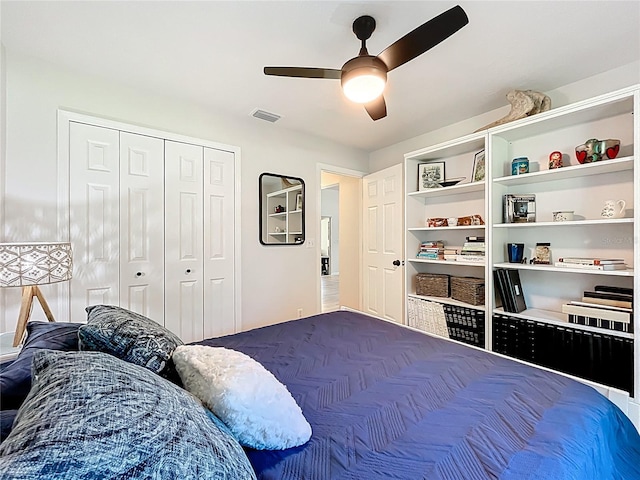 bedroom featuring a ceiling fan, visible vents, and a closet