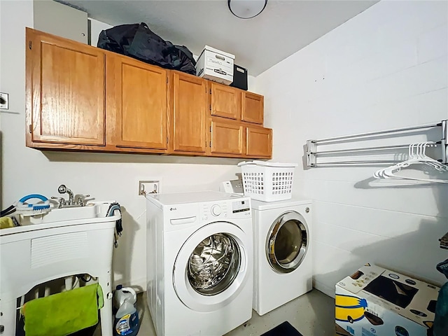 laundry room featuring cabinet space and washer and dryer