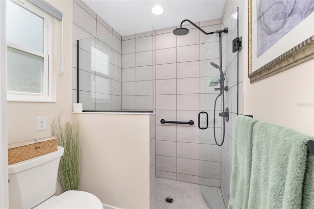 bathroom featuring toilet and tiled shower