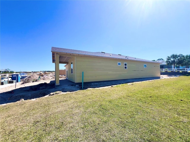 981 Fiesta Key Cir, Lady Lake, FL 32159 - view of side of home with a lawn