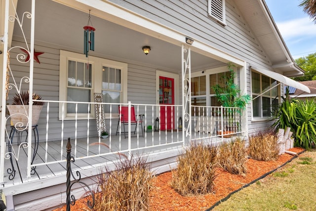 property entrance featuring covered porch