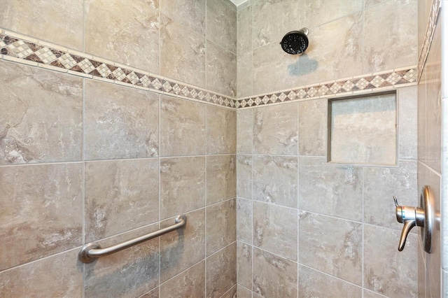 room details featuring a tile shower