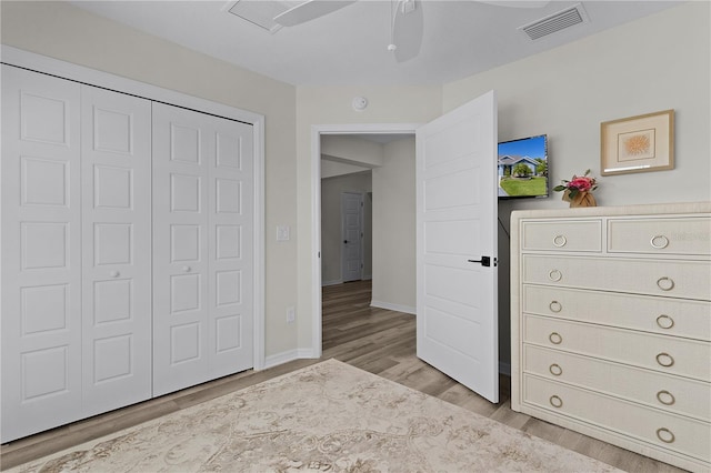 6444 Mcknight Loop, The Villages, FL 34762 - bedroom featuring light wood-type flooring, a closet, baseboards, and a ceiling fan