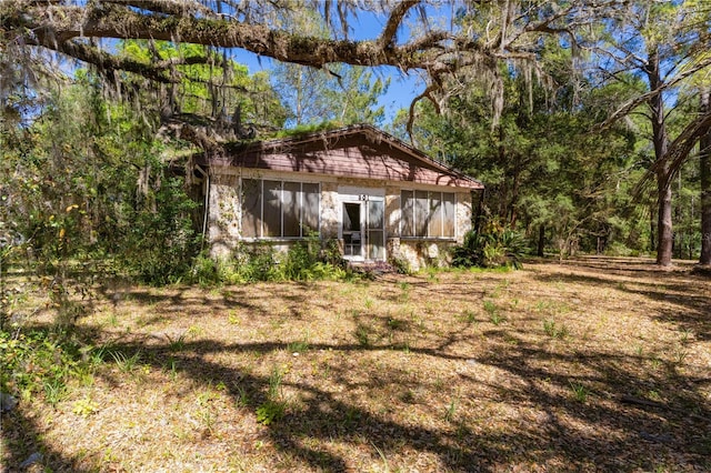 801 Kilgore St, Wildwood, FL 34785 - exterior space featuring a water view