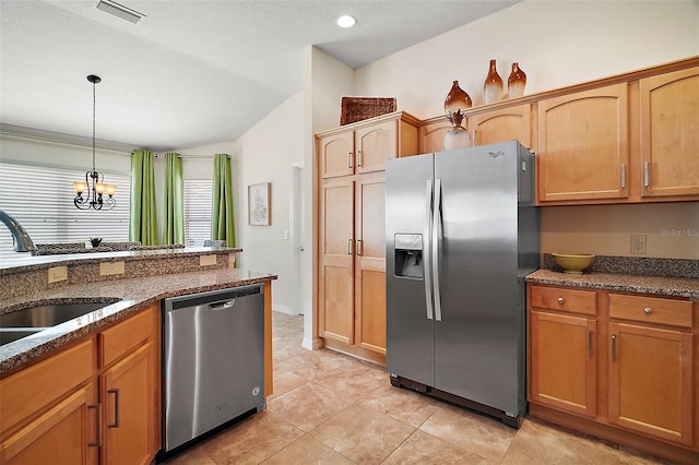 1093 Peninsula St, The Villages, FL 32162 - kitchen with stainless steel appliances, a sink, lofted ceiling, a chandelier, and decorative light fixtures