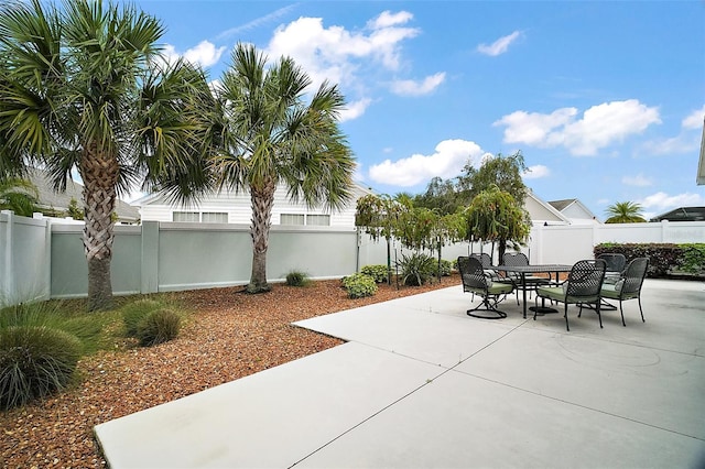 1093 Peninsula St, The Villages, FL 32162 - fenced backyard featuring a patio and outdoor dining area