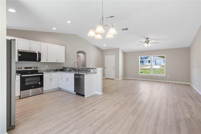 kitchen with visible vents, open floor plan, white cabinetry, appliances with stainless steel finishes, and a peninsula