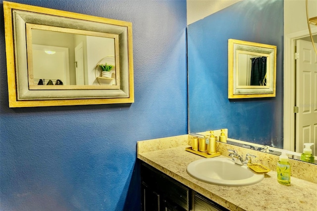 144 Primrose Dr, Davenport, FL 33837 - bathroom featuring a textured wall and vanity