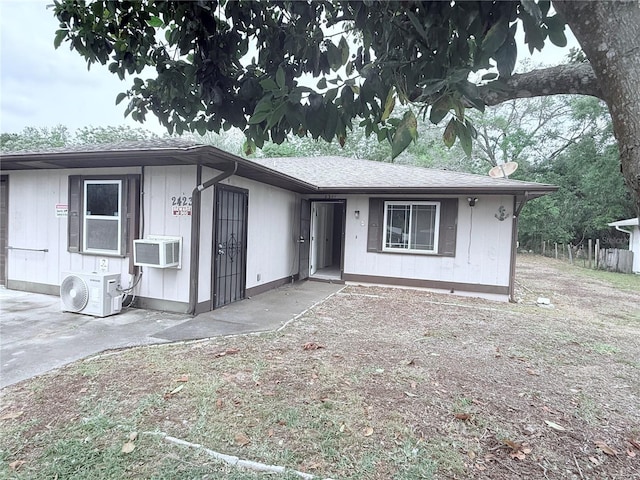 2423 Centennial Blvd, Leesburg, FL 34748 - view of front facade featuring ac unit, a wall unit AC, and a patio area