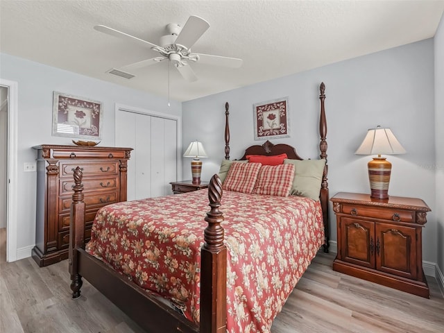 2111 Harston Trl, The Villages, FL 32162 - bedroom with visible vents, a closet, light wood-type flooring, and a textured ceiling