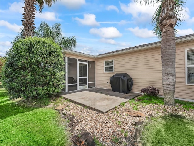 2111 Harston Trl, The Villages, FL 32162 - back of property with a patio, a sunroom, and a yard