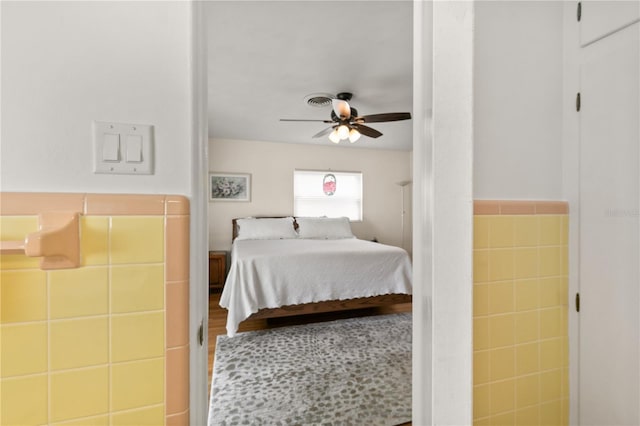 bedroom with ceiling fan