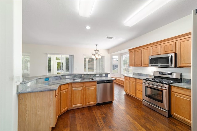 kitchen featuring visible vents, dark wood finished floors, appliances with stainless steel finishes, a sink, and a notable chandelier