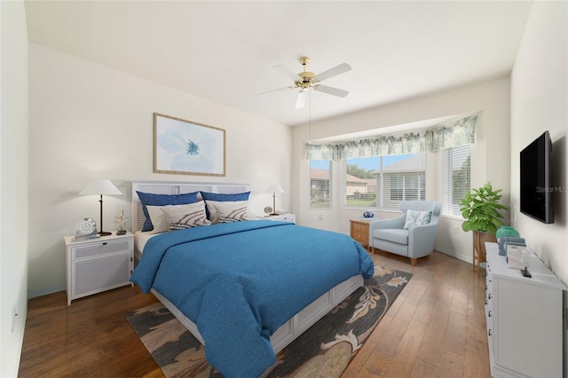 bedroom with hardwood / wood-style flooring, baseboards, and ceiling fan