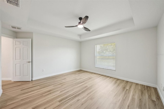 2575 SE 75th Blvd, Bushnell, FL 33513 - empty room with a raised ceiling, ceiling fan, and visible vents