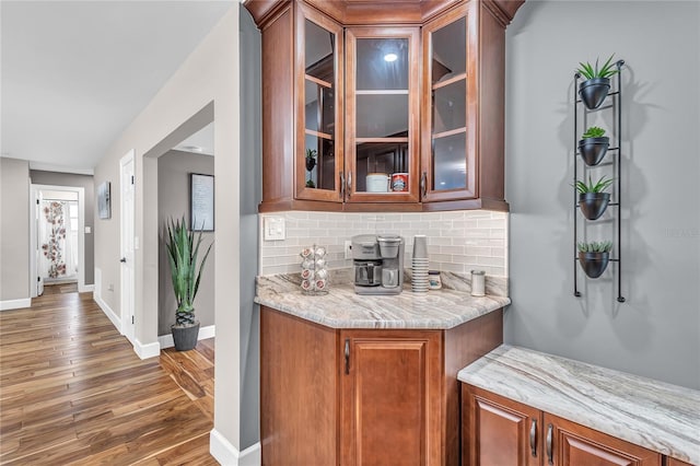 11619 Lane Park Rd, Tavares, FL 32778 - bar with wood finished floors and backsplash