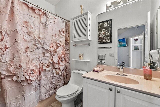 1917 Peachtree Ave, The Villages, FL 32162 - bathroom featuring vanity and a shower with shower curtain