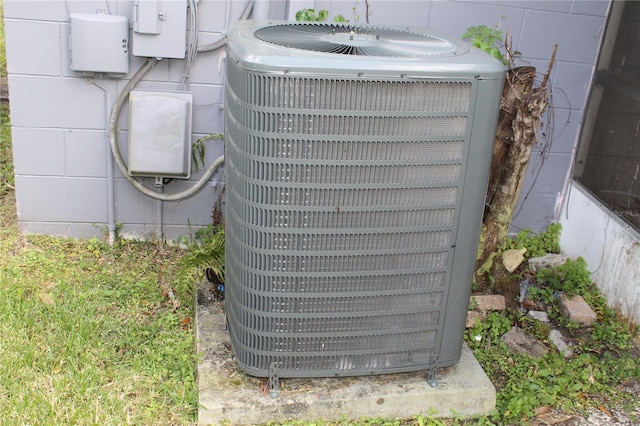 5177 Edwina St, Orlando, FL 32811 - exterior details featuring central AC