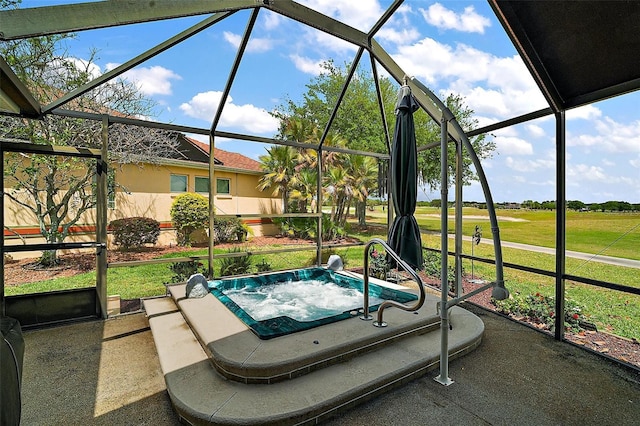 sunroom / solarium with a jacuzzi