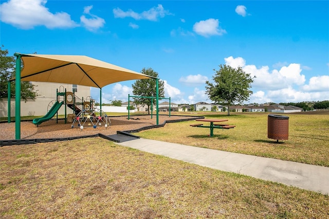 161 Williamson Dr, Davenport, FL 33897 - community playground with a yard