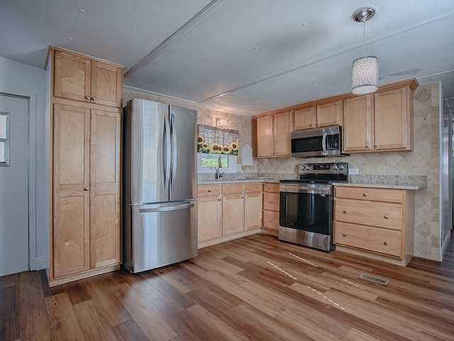 8901 SE 144th Ln, Summerfield, FL 34491 - kitchen featuring stainless steel appliances, visible vents, decorative backsplash, wood finished floors, and light brown cabinets