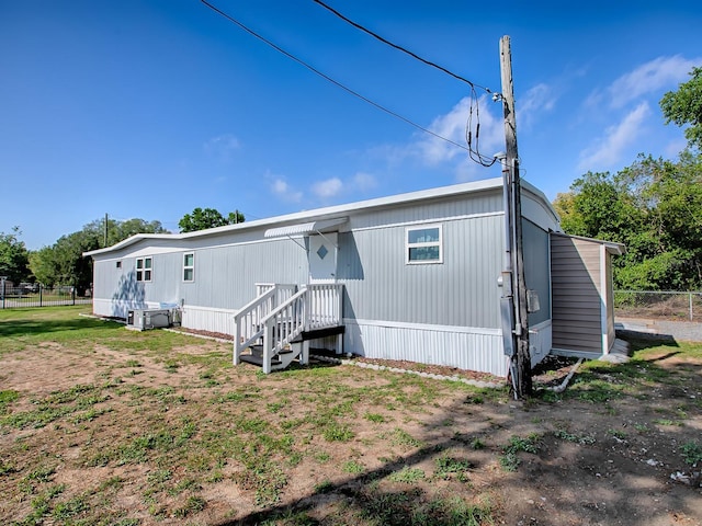 8901 SE 144th Ln, Summerfield, FL 34491 - back of property featuring fence