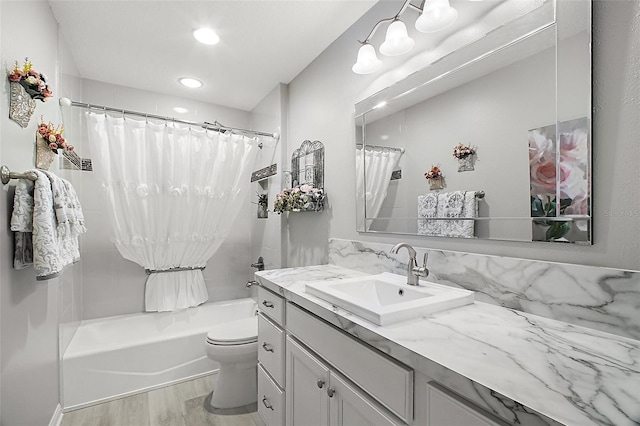 3354 Truluck Pl, Oxford, FL 34484 - bathroom with vanity, recessed lighting, toilet, shower / bath combination with curtain, and wood finished floors