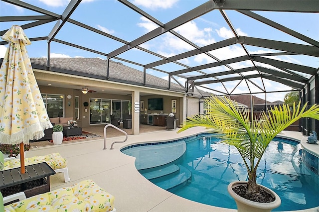 3354 Truluck Pl, Oxford, FL 34484 - pool featuring a patio, an outdoor hangout area, a ceiling fan, and glass enclosure