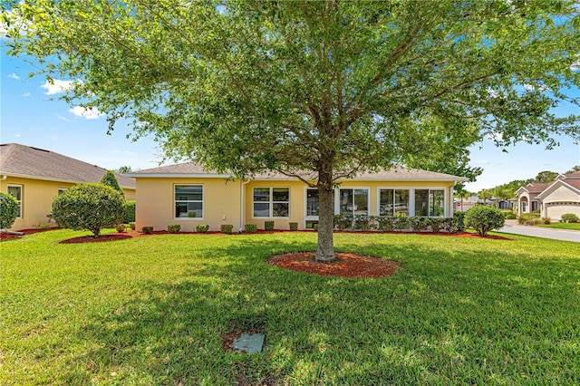 10460 Silver Maple Ave, Oxford, FL 34484 - ranch-style home featuring a front lawn and stucco siding
