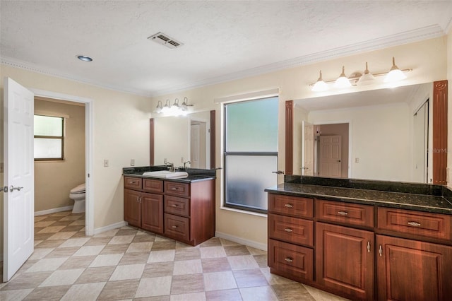 8640 E Henderson Trl, Inverness, FL 34450 - full bath with baseboards, visible vents, tile patterned floors, and toilet