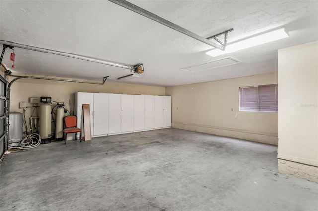 8640 E Henderson Trl, Inverness, FL 34450 - garage with a garage door opener