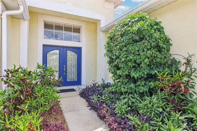 entrance to property with stucco siding