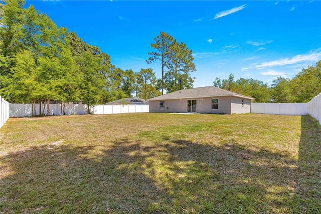 view of yard featuring a fenced backyard