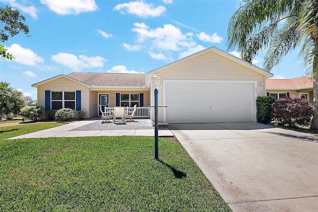 2290 Due W Dr, The Villages, FL 32162 - single story home with driveway, a front lawn, and a garage