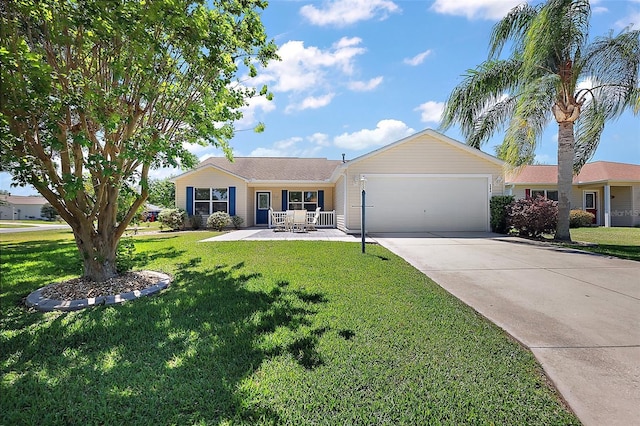 2290 Due W Dr, The Villages, FL 32162 - ranch-style house with an attached garage, a front lawn, and concrete driveway