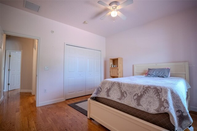 15141 Farm Rd, Groveland, FL 34736 - bedroom featuring a closet, a ceiling fan, light wood-style flooring, baseboards, and visible vents