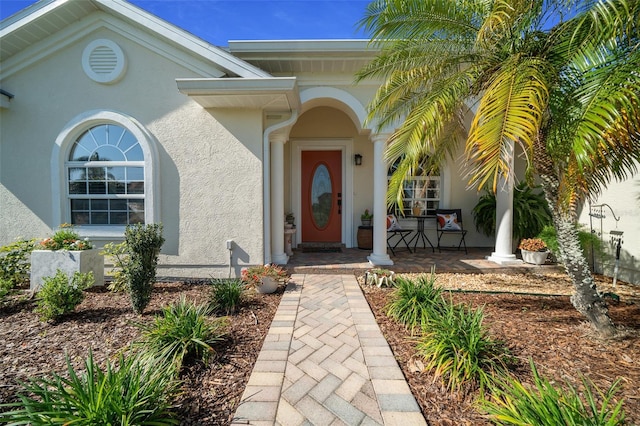 property entrance featuring stucco siding