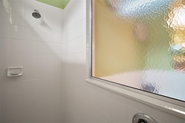 3828 Arbordale Ct, Leesburg, FL 34748 - details featuring tiled shower