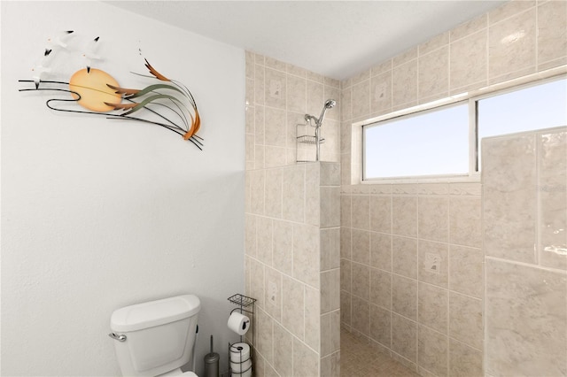 full bath featuring a tile shower and toilet