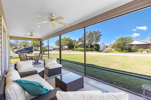 sunroom featuring outdoor lounge area and ceiling fan
