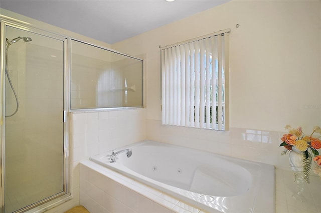 54 Andora Ct, Kissimmee, FL 34758 - full bath featuring a whirlpool tub and a stall shower