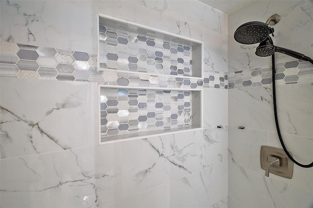 54 Andora Ct, Kissimmee, FL 34758 - details featuring tiled shower